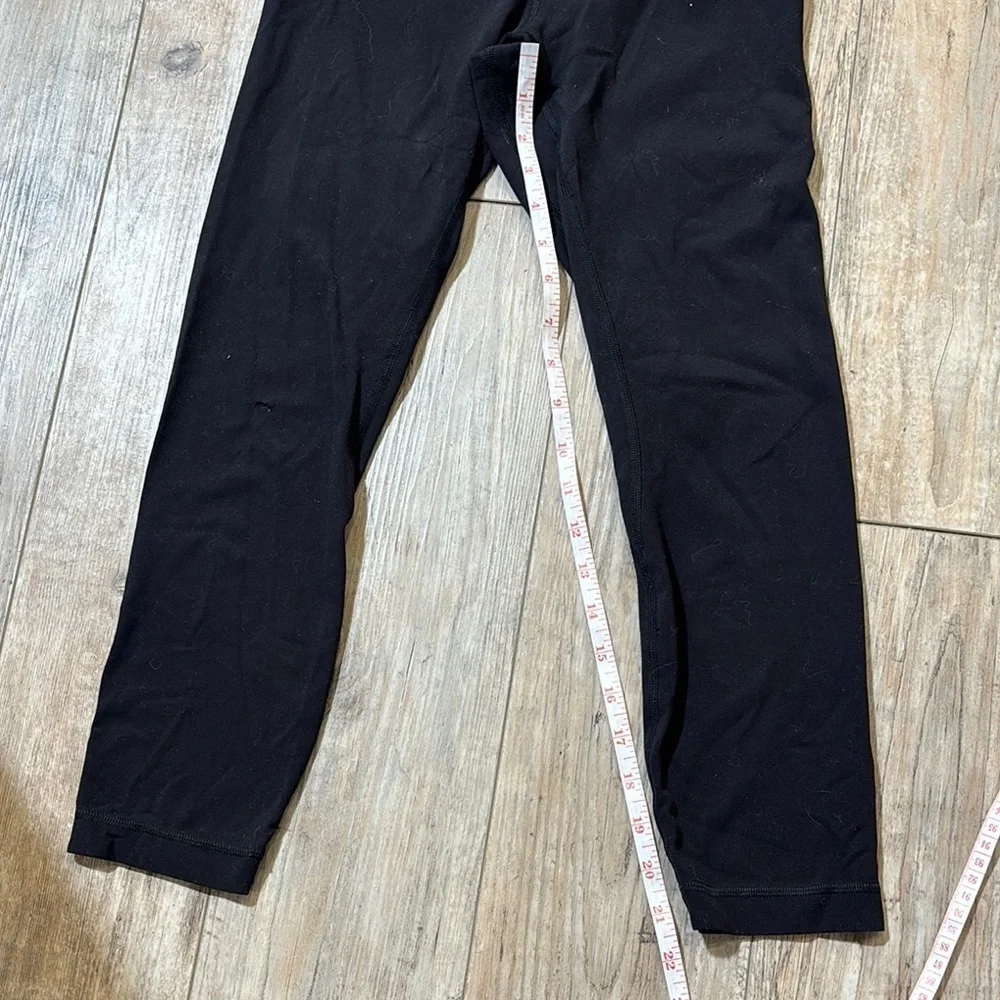 Lululemon Women’s Black Legging Capris Size 4